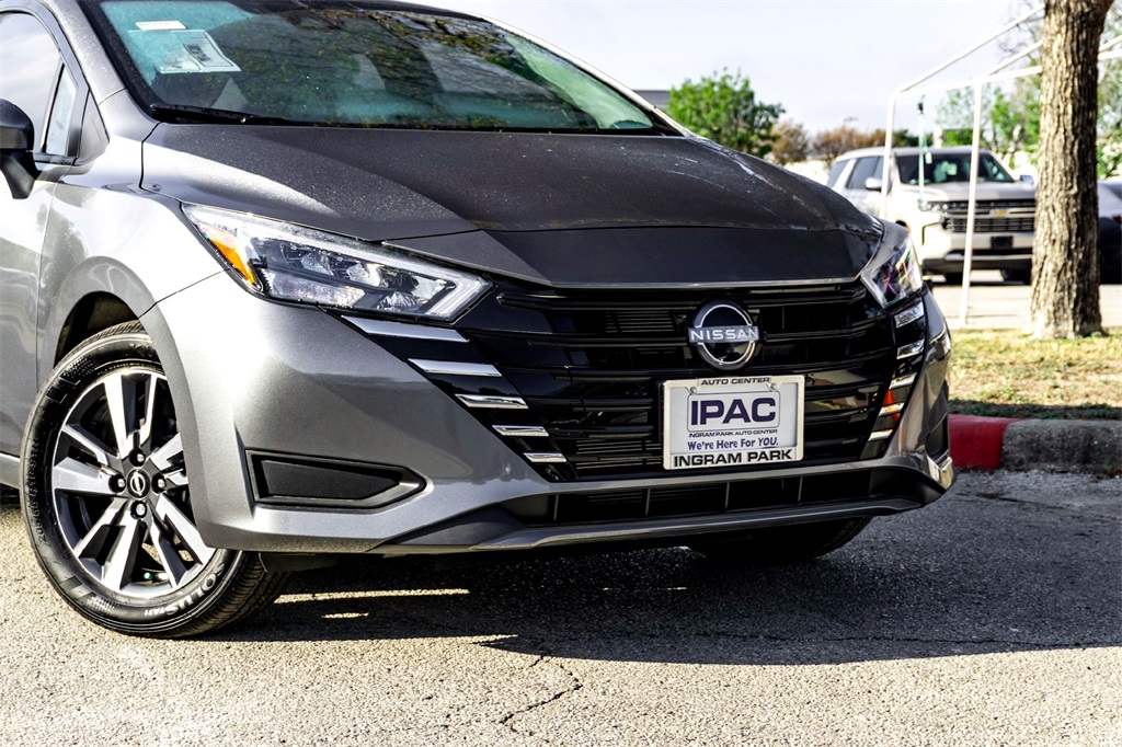 2025 Nissan Versa 1.6 SV photo 3