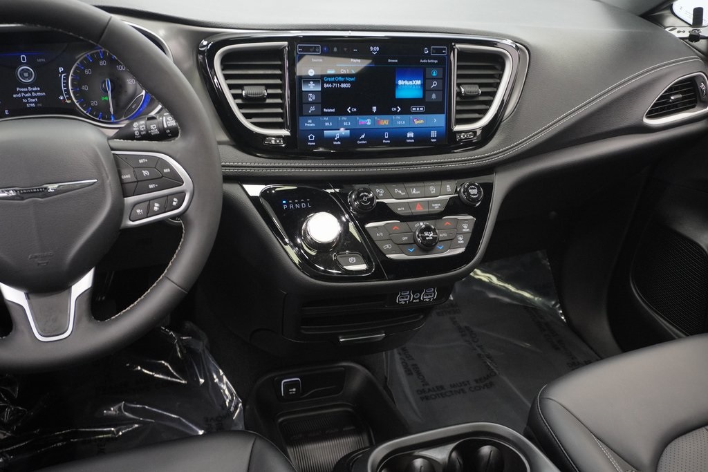 2025 Chrysler Pacifica photo 20