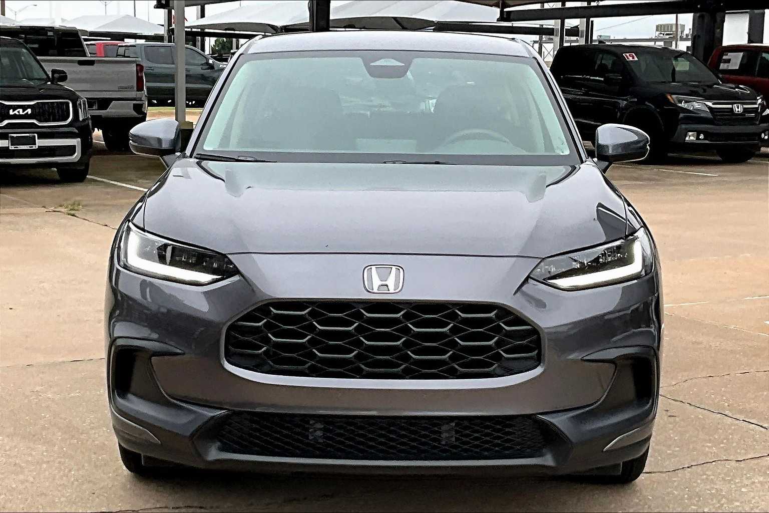 2025 Honda HR-V LX photo 3