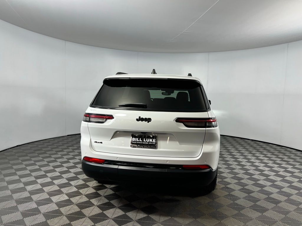 2024 Jeep Grand Cherokee Altitude photo 2