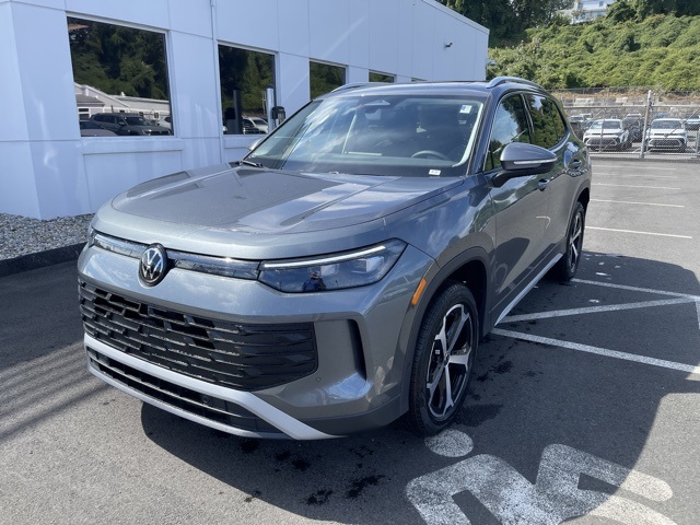 2025 Volkswagen Tiguan SE photo 3