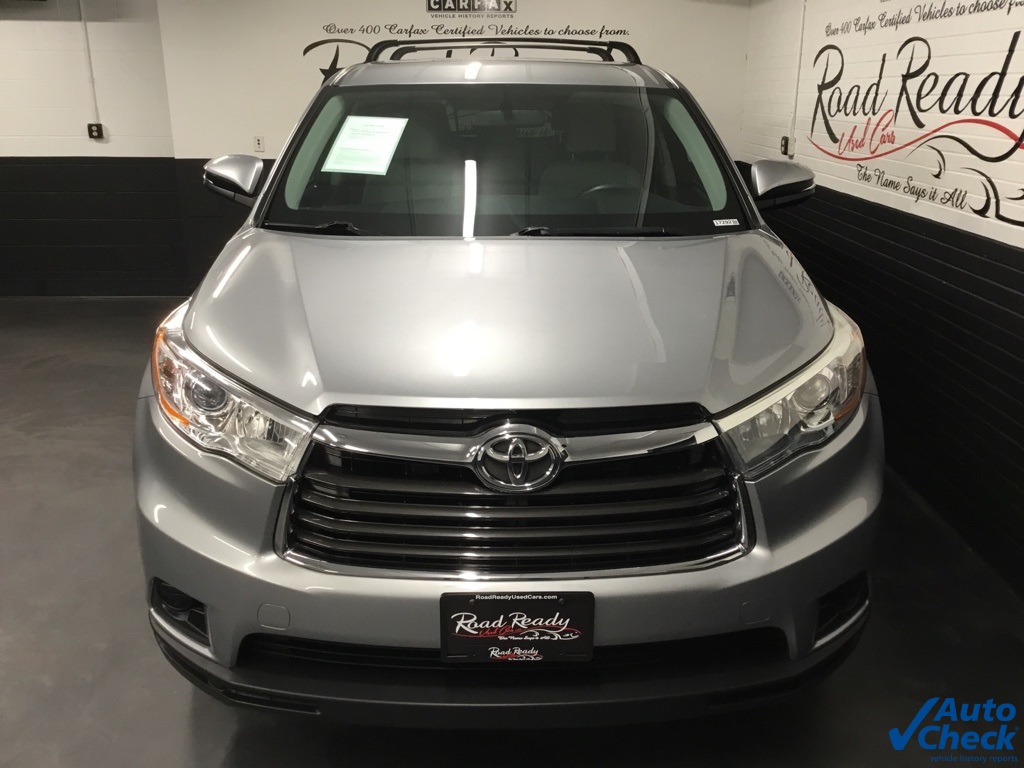 2016 Toyota Highlander LE photo 4