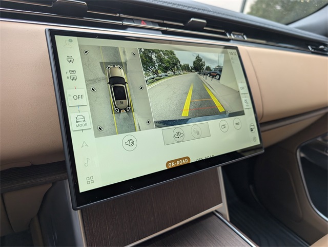 2025 Land Rover Range Rover SE photo 11
