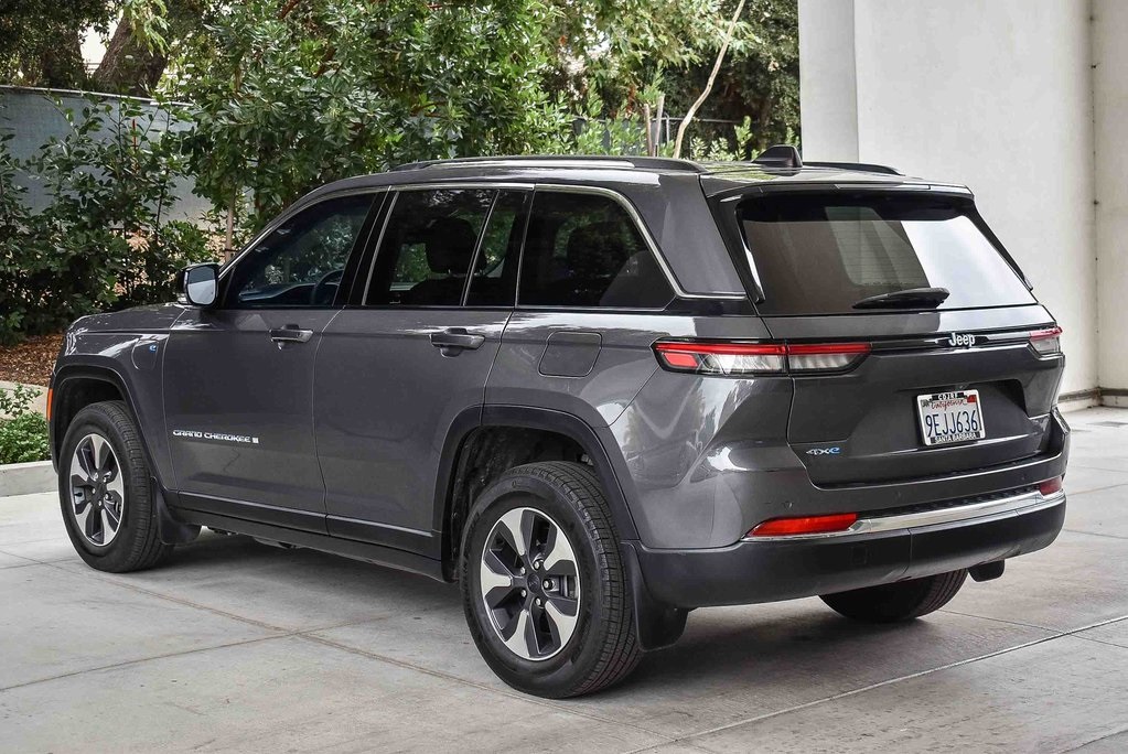 2022 Jeep Cherokee Limited 4xe photo 3
