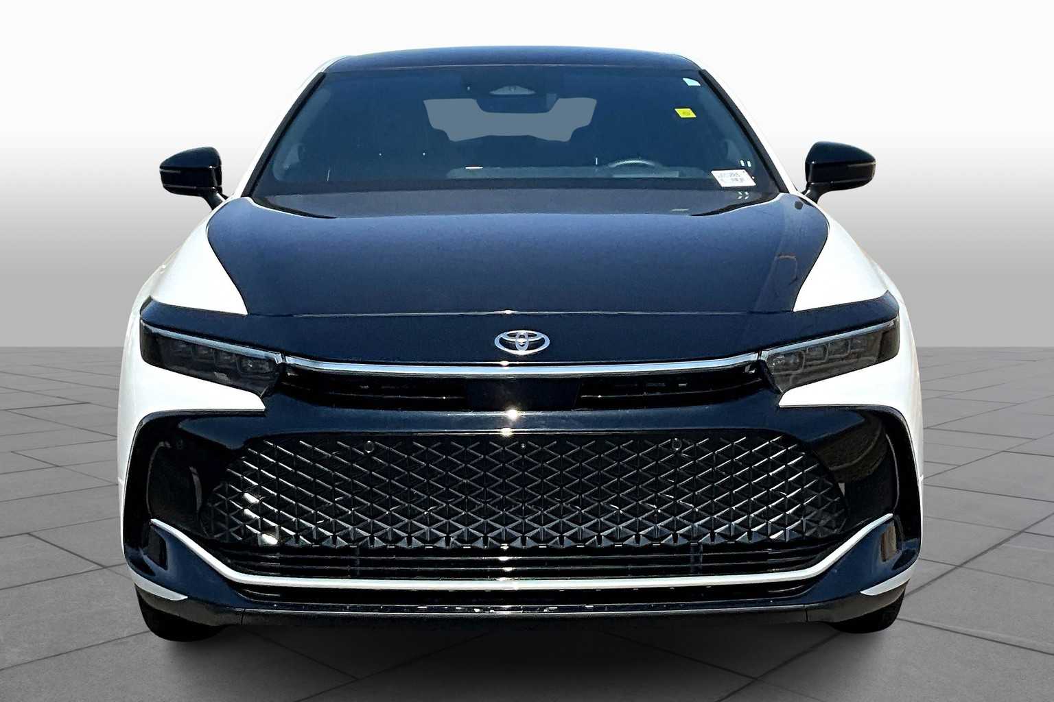 2025 Toyota Crown Platinum photo 3