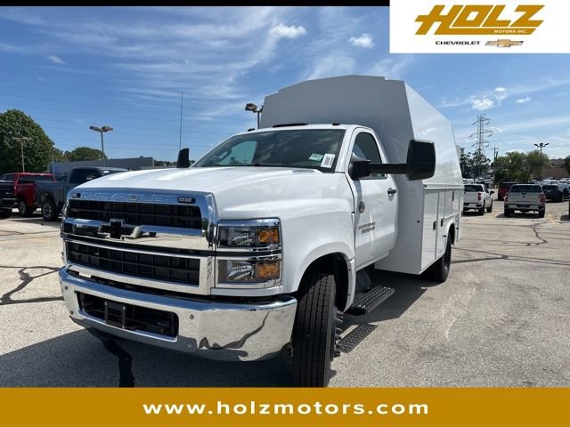 2024 Chevrolet Silverado 4500 Medium Duty Chassis Cab Work Truck's photo