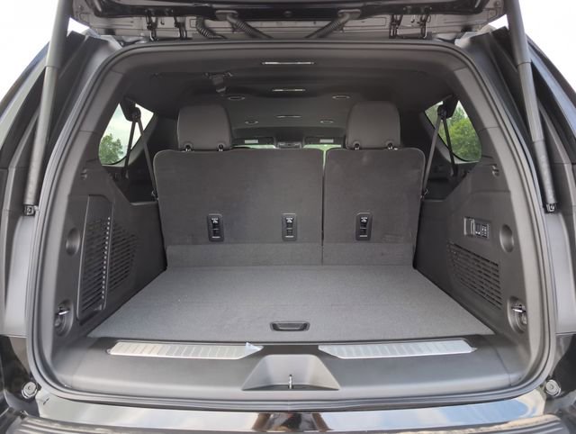 2025 Chevrolet Suburban Premier photo 30