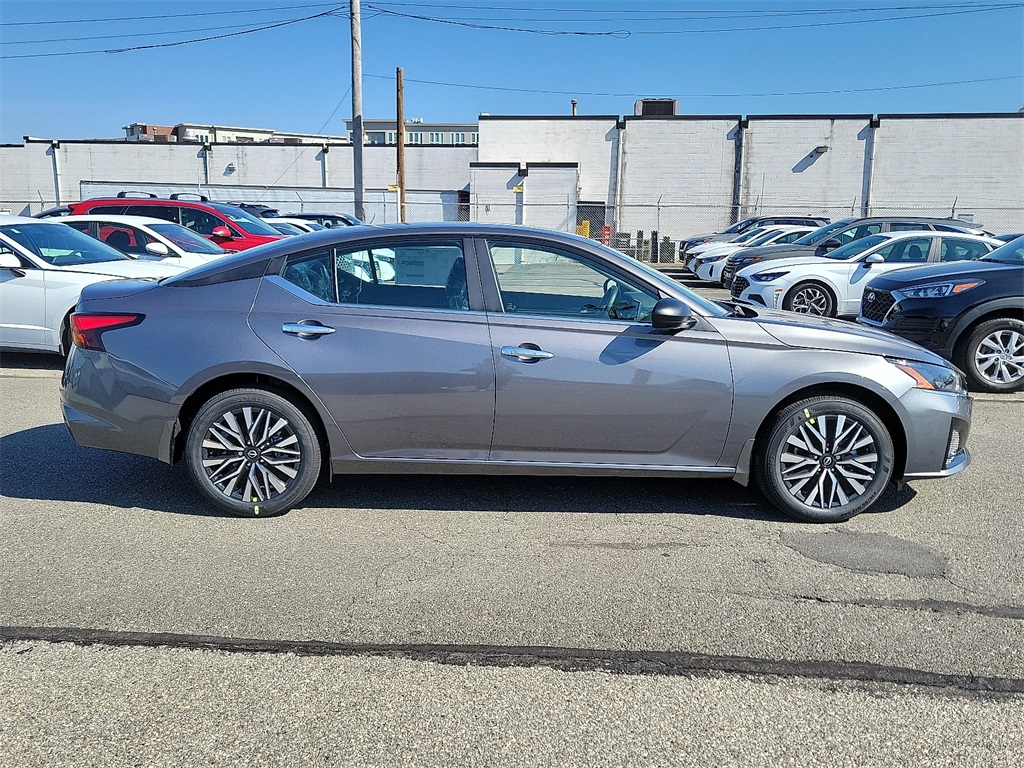 2025 Nissan Altima SV photo 8