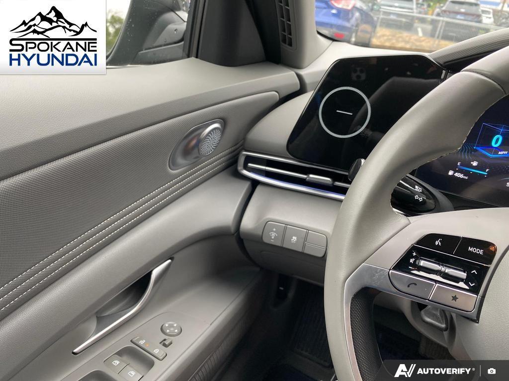 2024 Hyundai Elantra SEL Convenience photo 19