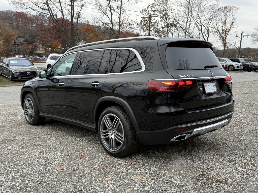 2026 Mercedes Benz GLS 450 4MATIC photo 2