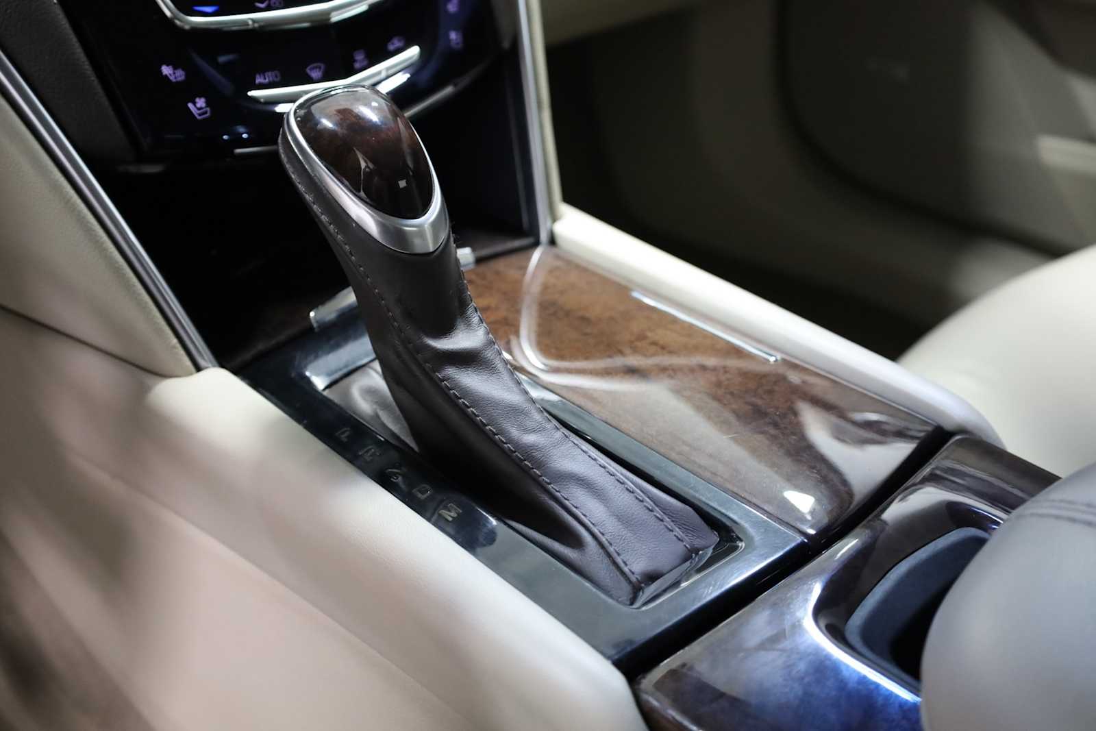 2013 Cadillac XTS Premium photo 23