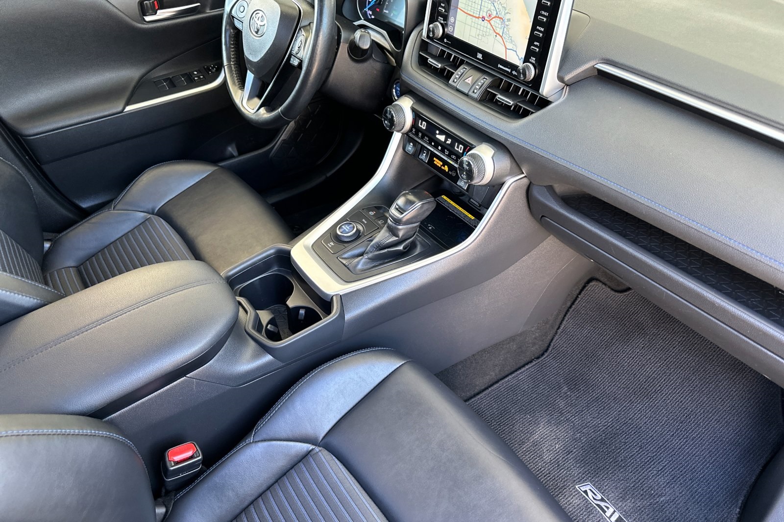2019 Toyota RAV4 Hybrid XSE photo 15