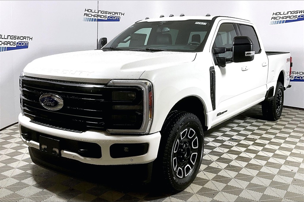 2025 Ford F-250 Super Duty Platinum's photo