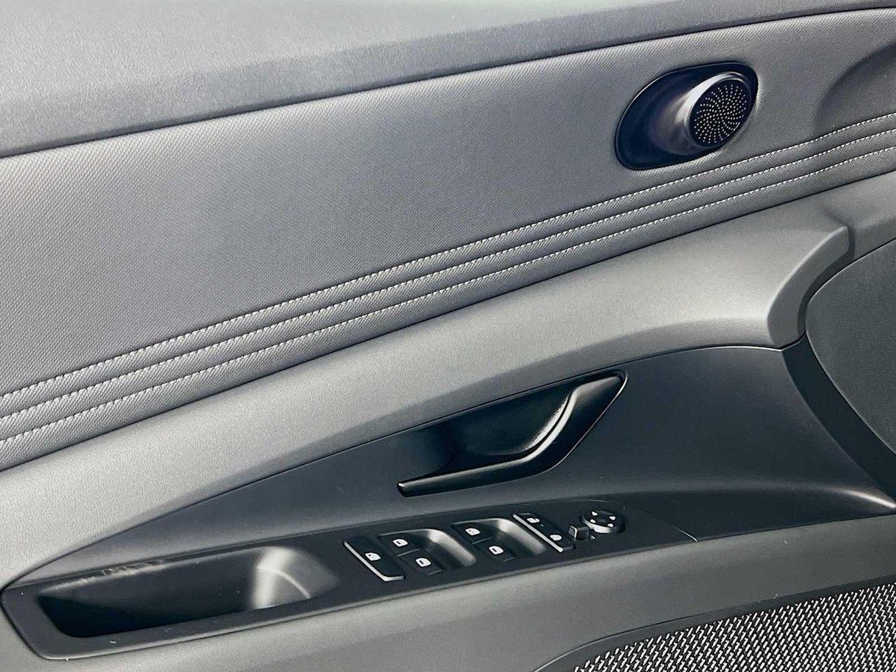 2025 Hyundai Elantra SEL Sport photo 14
