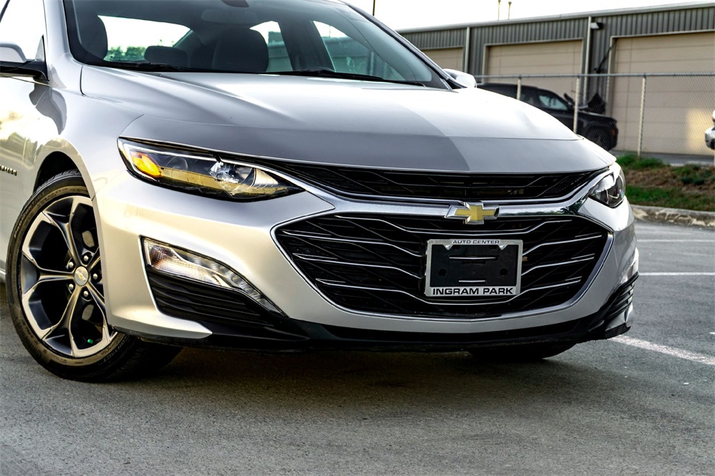 2022 Chevrolet Malibu 1LT photo 2