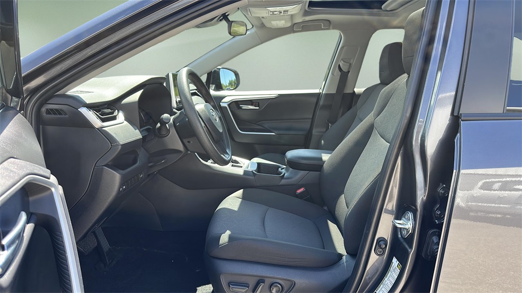 2024 Toyota RAV4 XLE photo 17