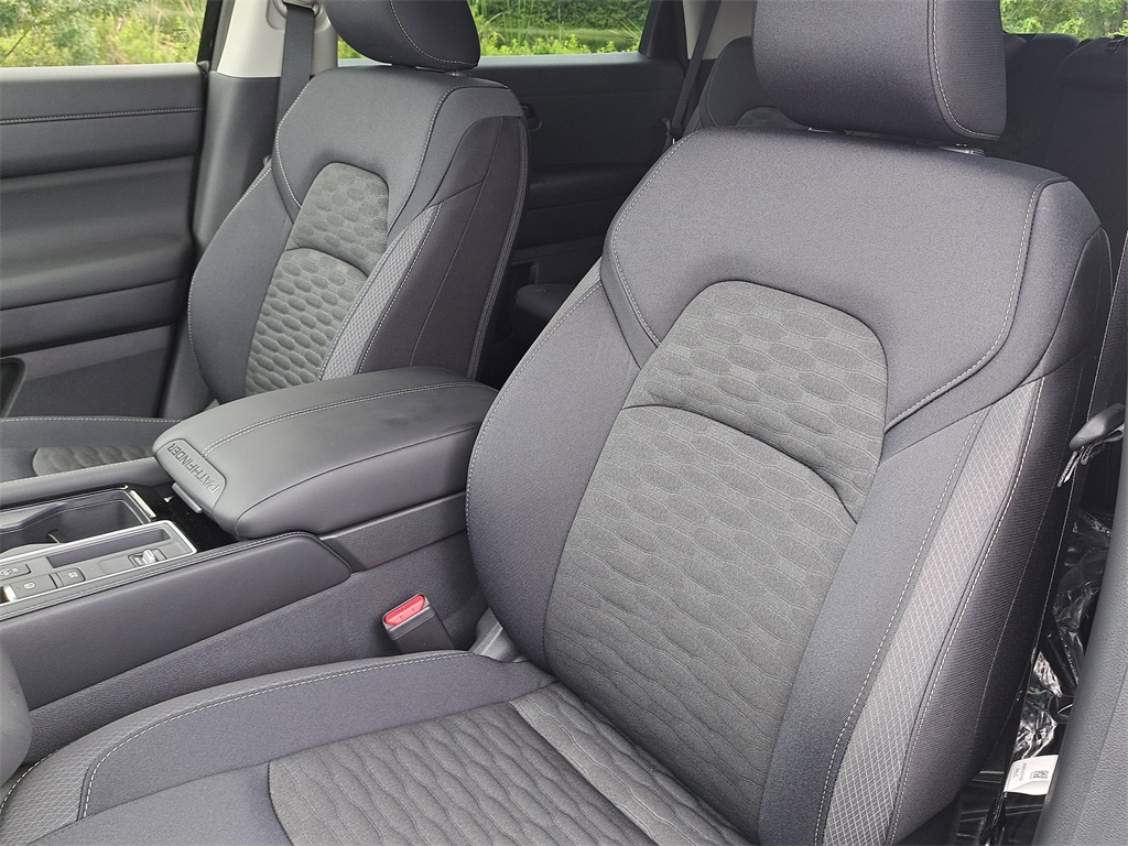 2025 Nissan Pathfinder SV photo 19