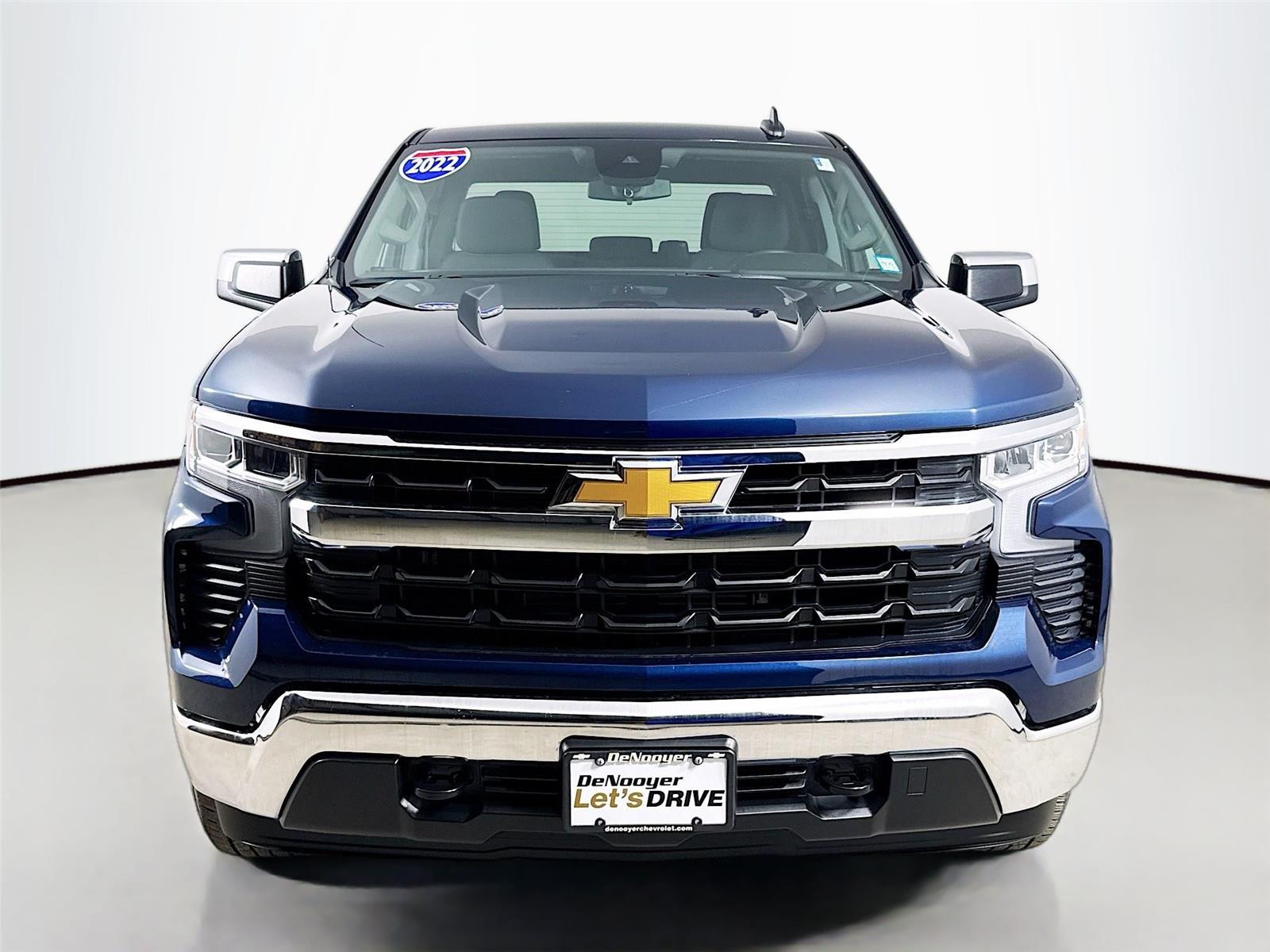 2022 Chevrolet Silverado 1500 LT photo 3