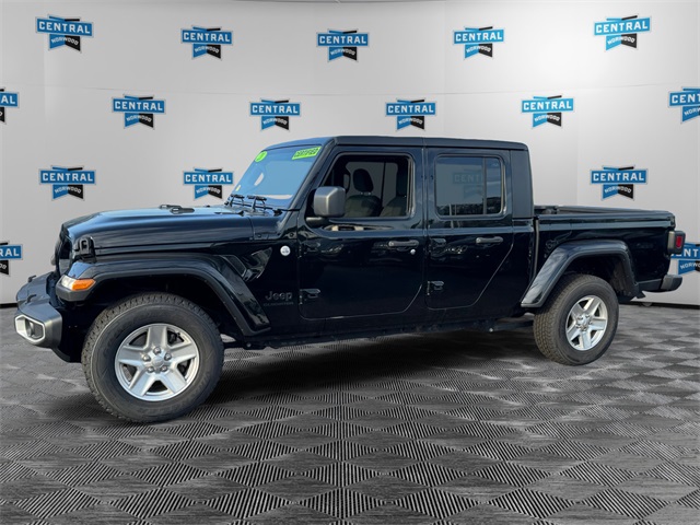 2021 Jeep Gladiator Sport photo 2