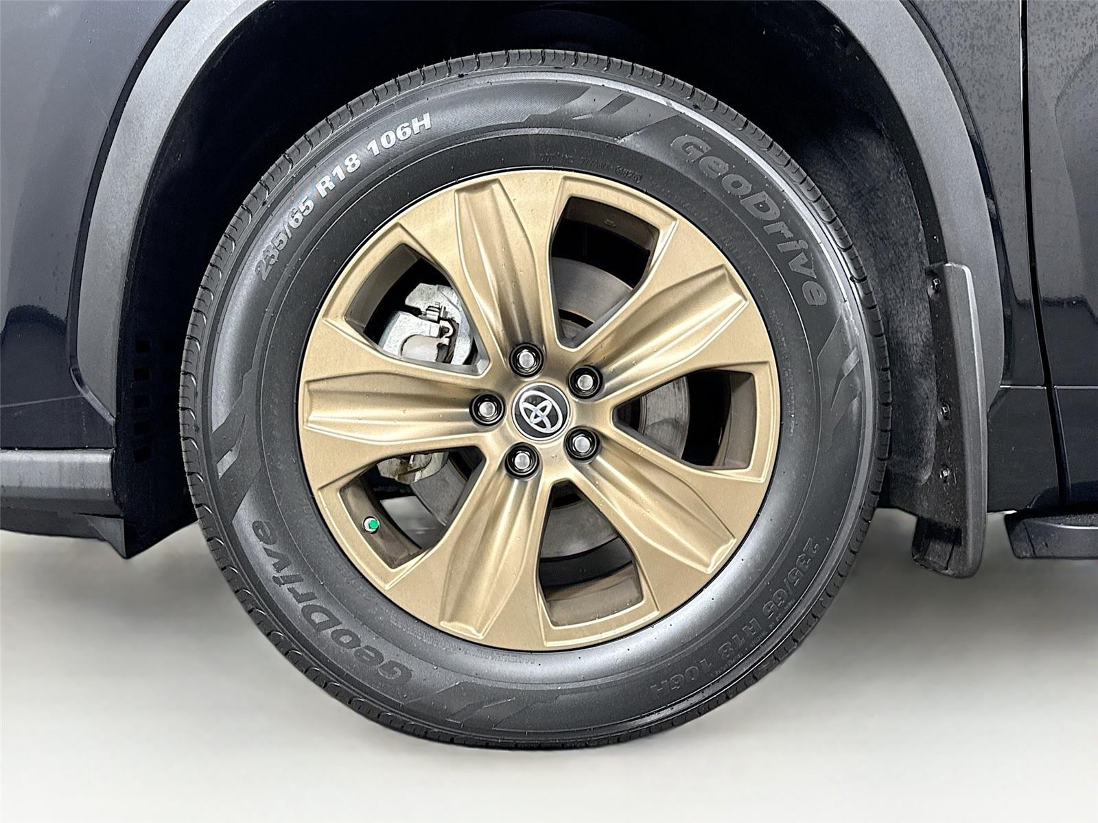 2023 Toyota Highlander Hybrid Bronze Edition photo 11