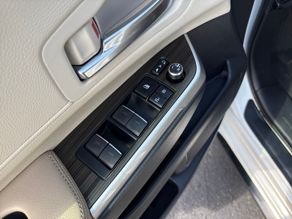 2022 Toyota Sienna Limited photo 11