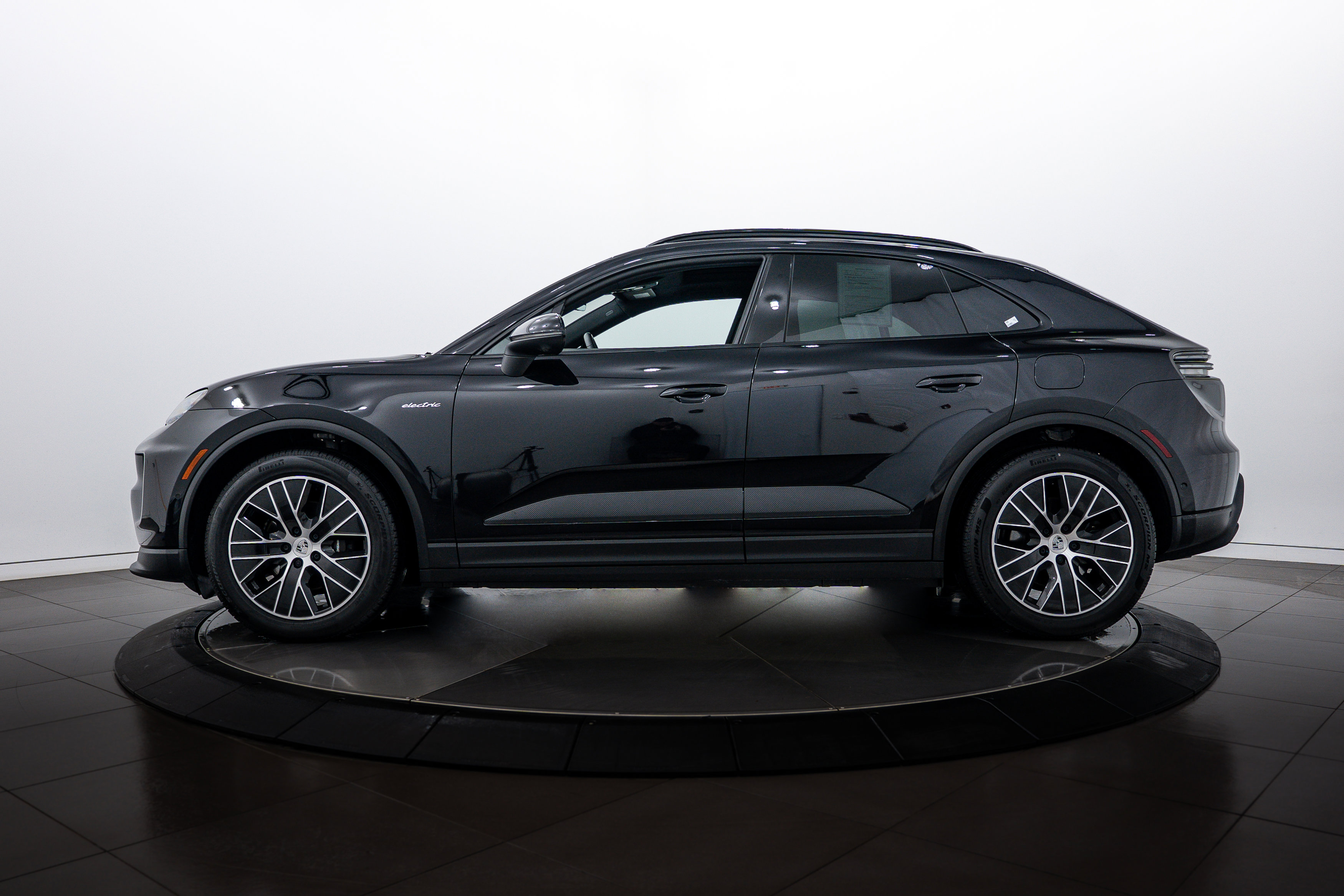 Certified 2025 Porsche Macan Base with VIN WP1AA2XA6SL002733 for sale in Highland Park, IL