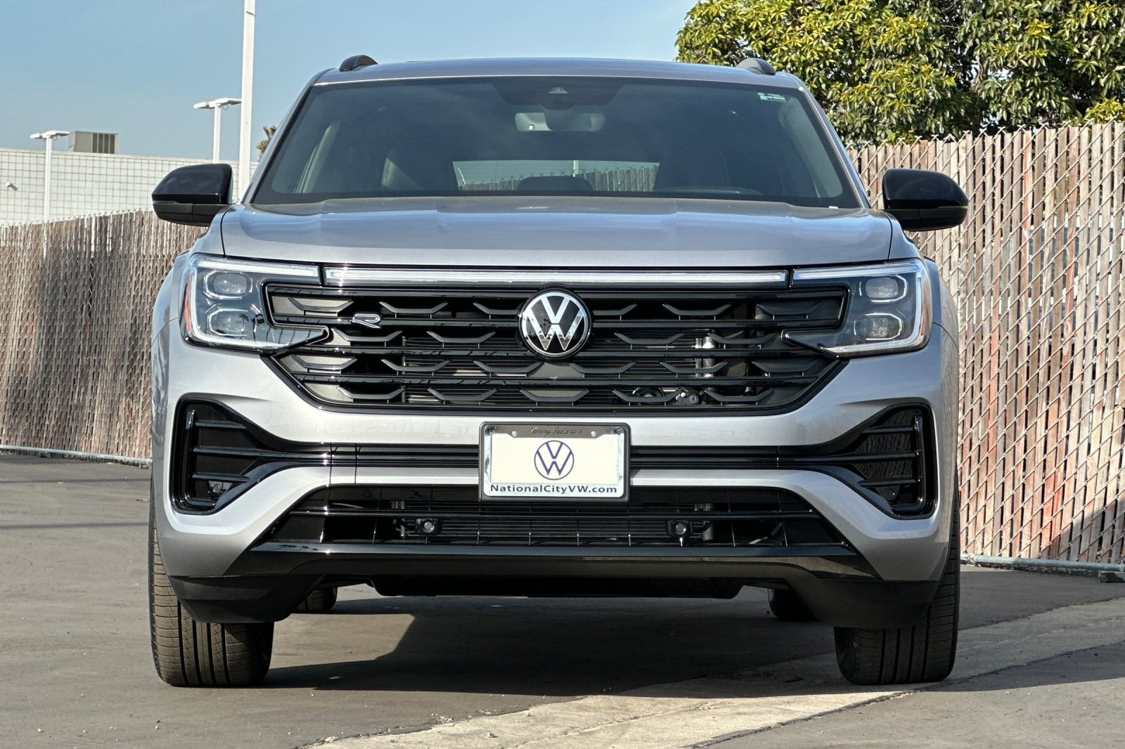 2025 Volkswagen Atlas Cross Sport SEL R-Line photo 3