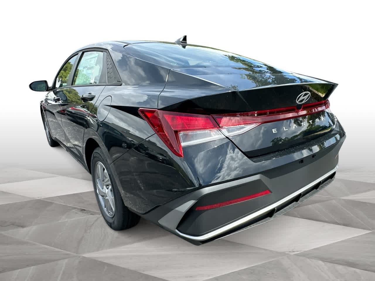 2025 Hyundai Elantra SE photo 5