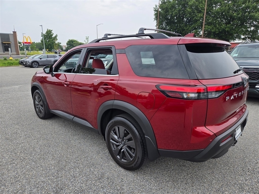 2022 Nissan Pathfinder SV photo 4