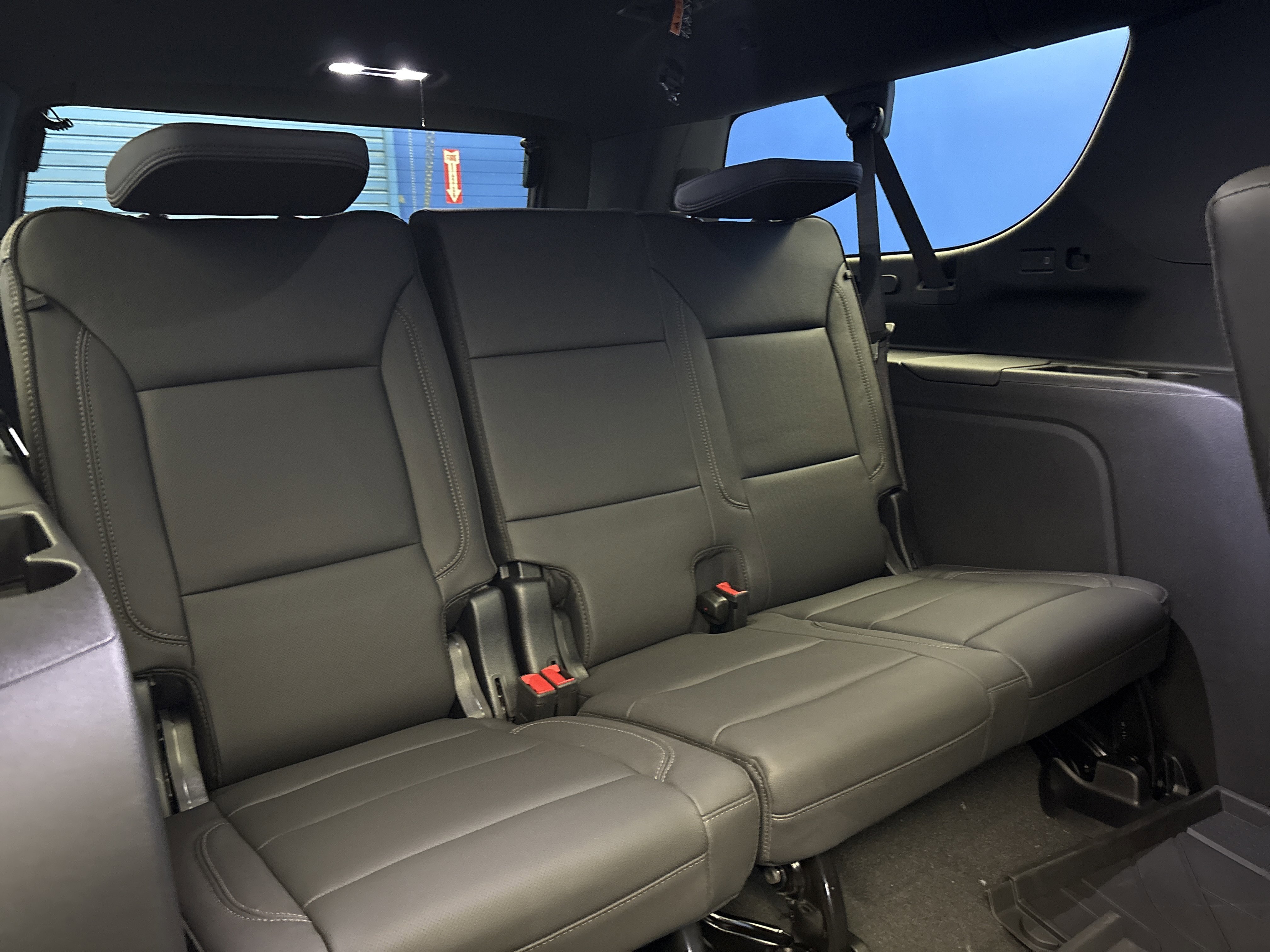 2025 Chevrolet Suburban High Country photo 9