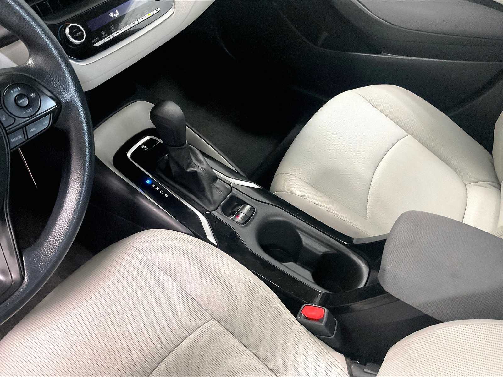 2022 Toyota Corolla LE photo 19