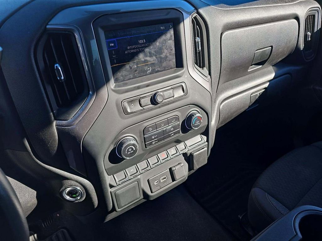 2023 Chevrolet Silverado 1500 Custom photo 3