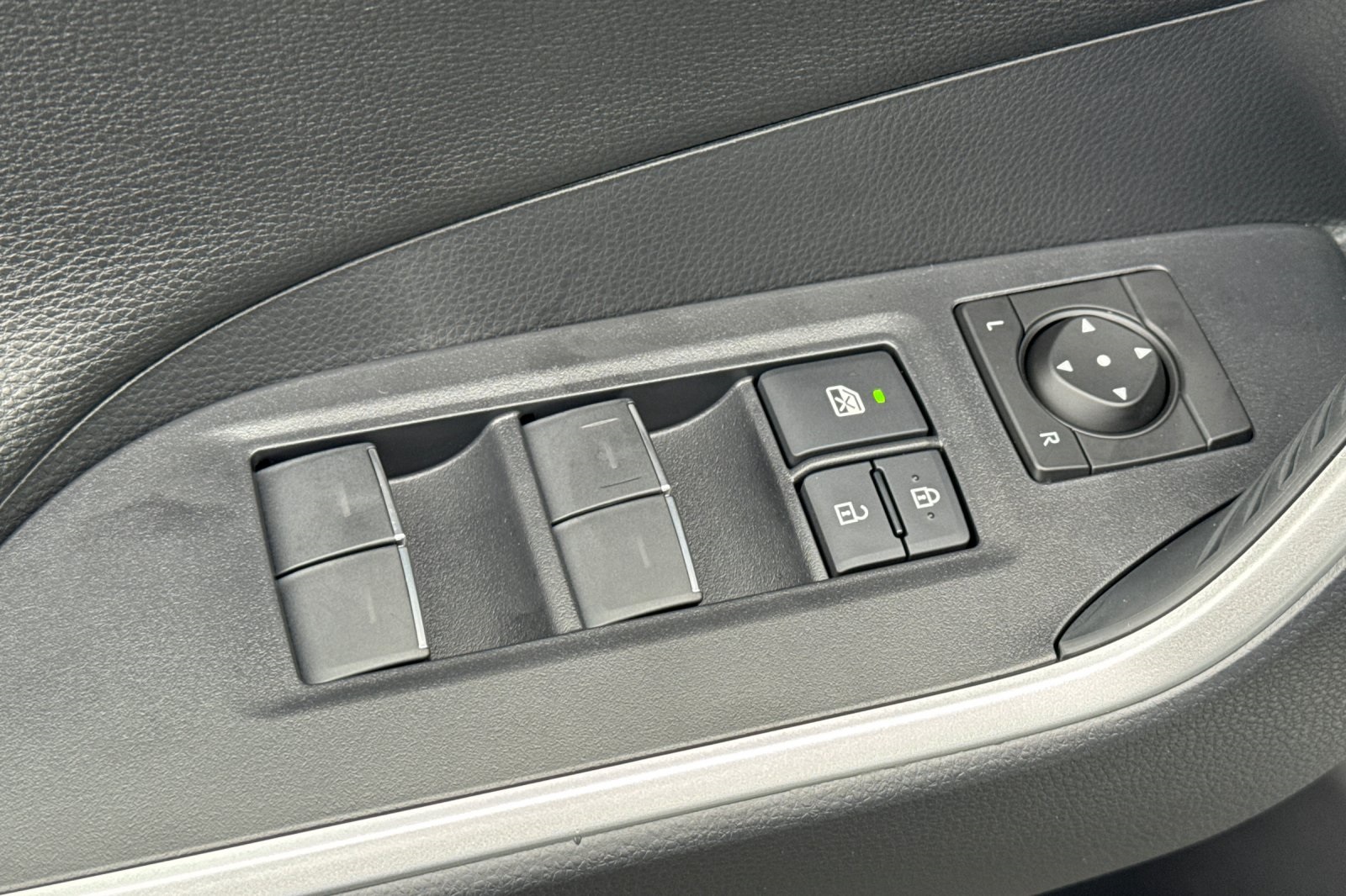 2025 Toyota RAV4 Hybrid XSE photo 15