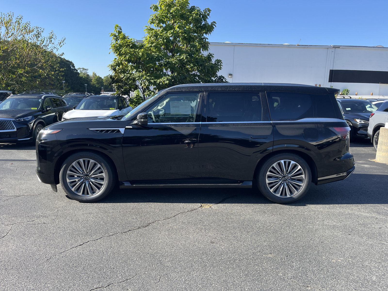 2026 Infiniti QX80 Luxe photo 3