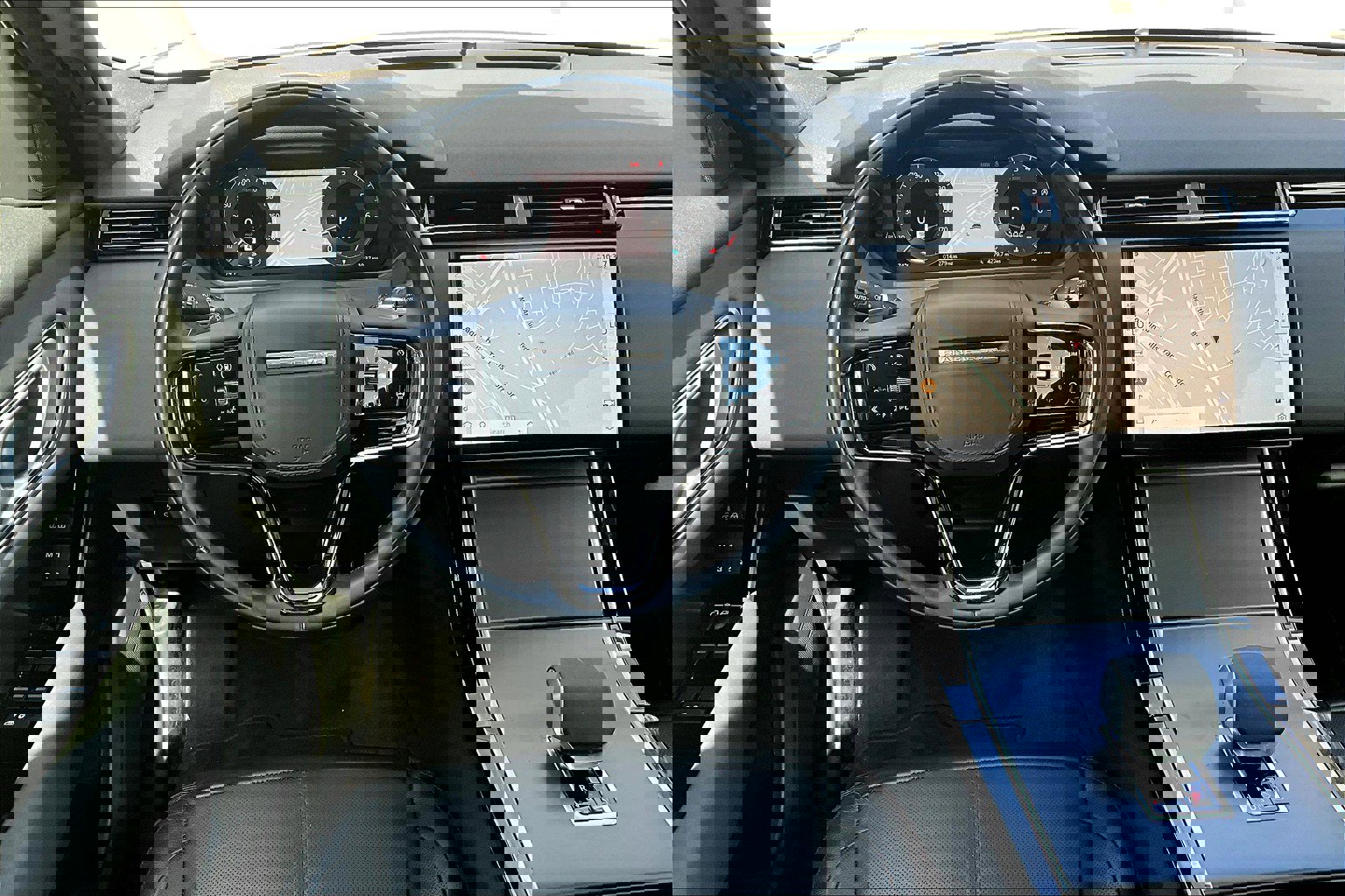 2025 Land Rover Range Rover Velar SE photo 4