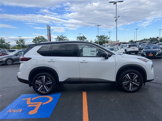 2025 Nissan Rogue SL photo 3