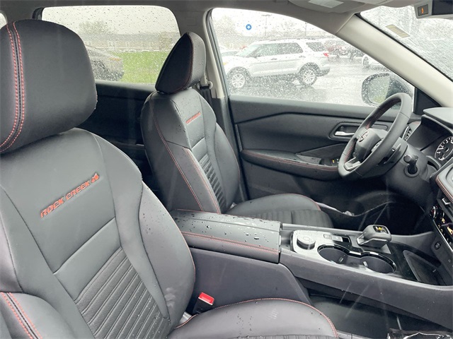 2025 Nissan Rogue SV photo 29
