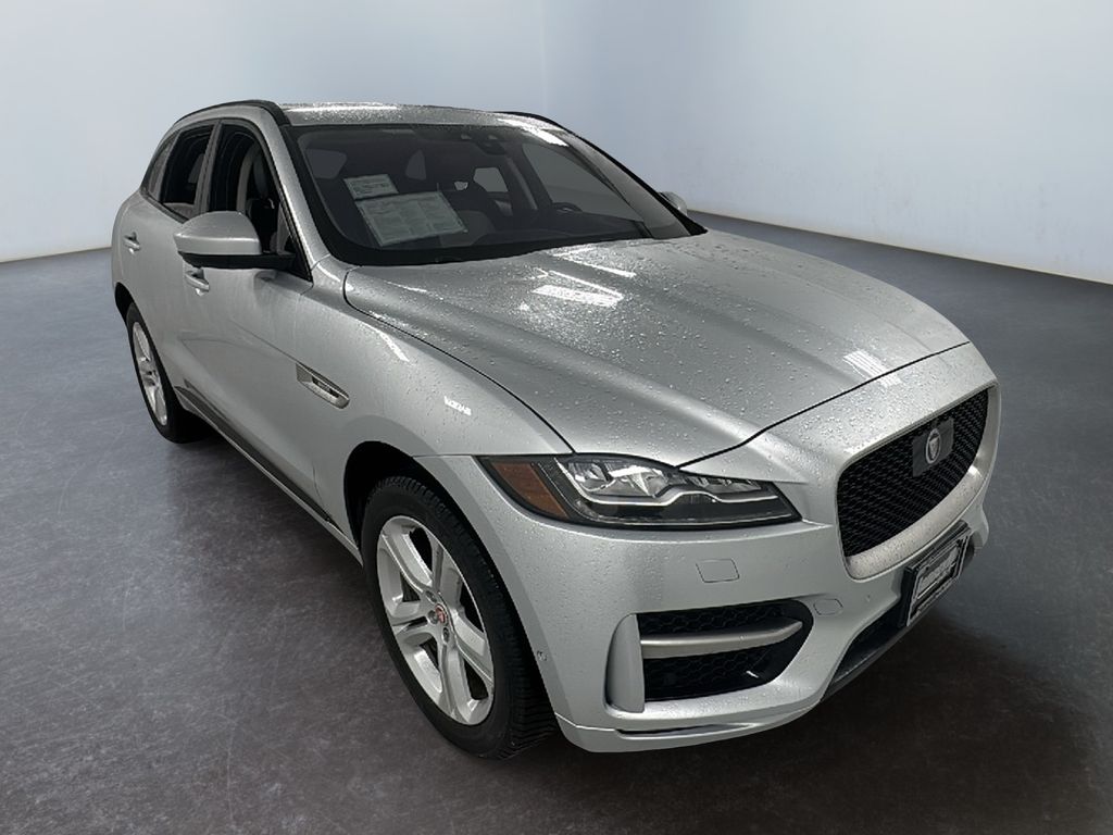 2017 Jaguar F-Pace R-Sport's photo