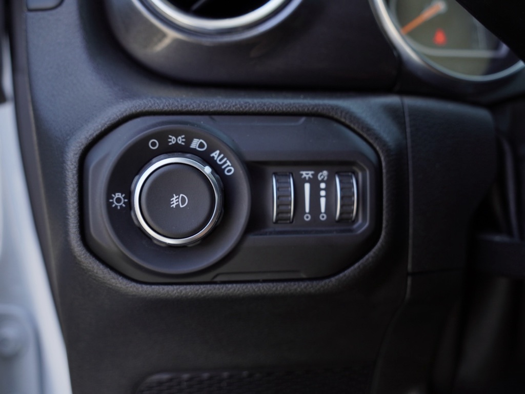 2021 Jeep Wrangler Unlimited Sahara Altitude photo 14