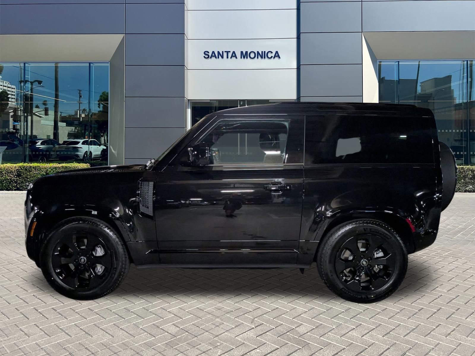 2025 Land Rover Defender 90 X-Dynamic SE photo 5
