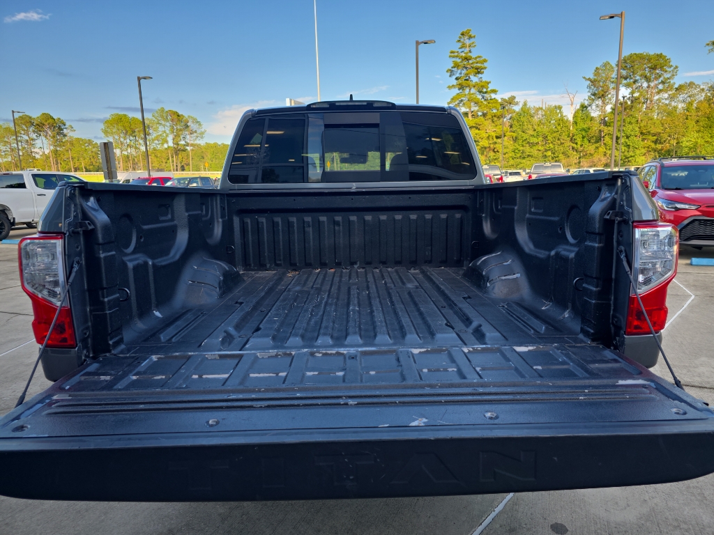 2023 Nissan Titan SV photo 8