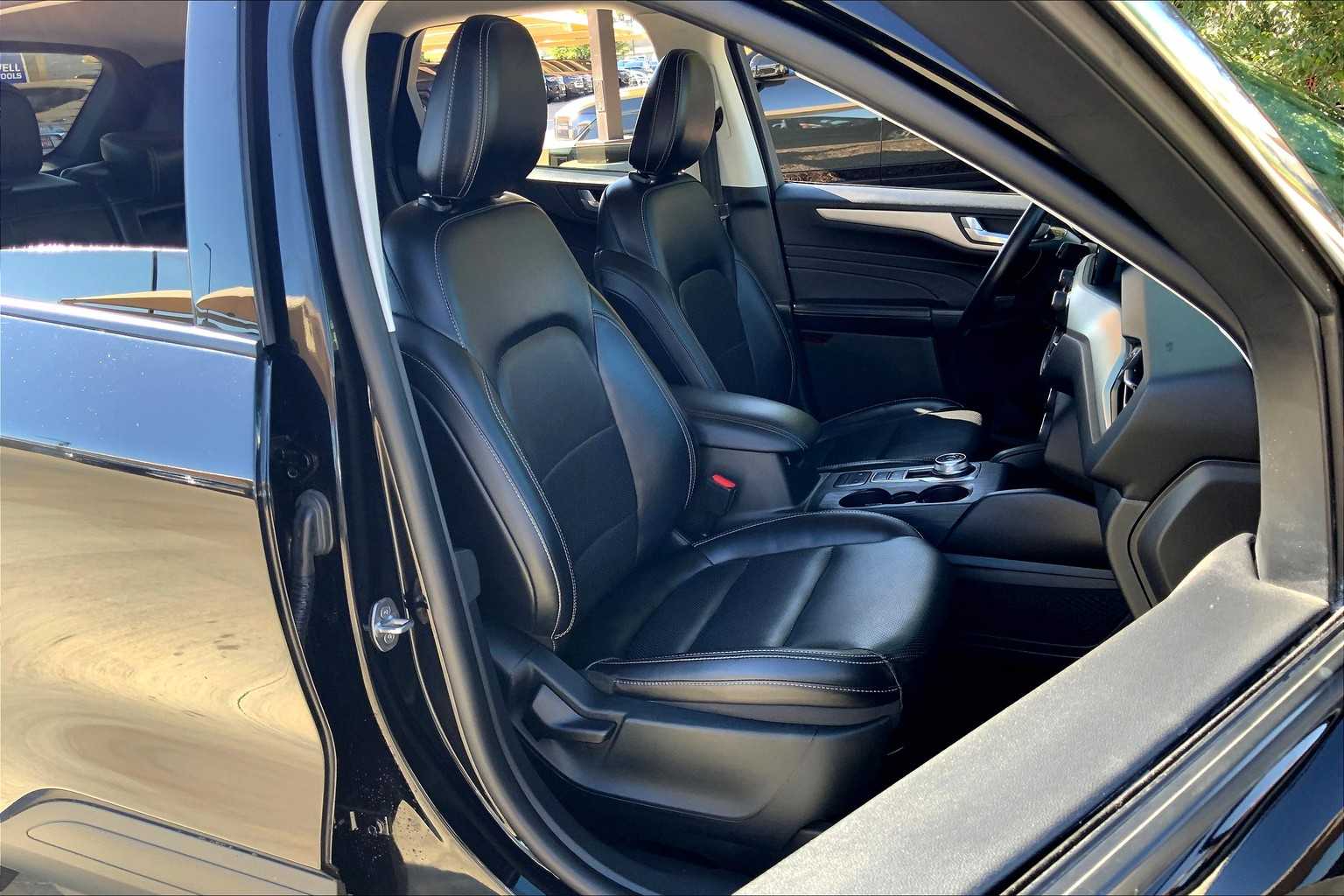 2022 Ford Escape SEL photo 8