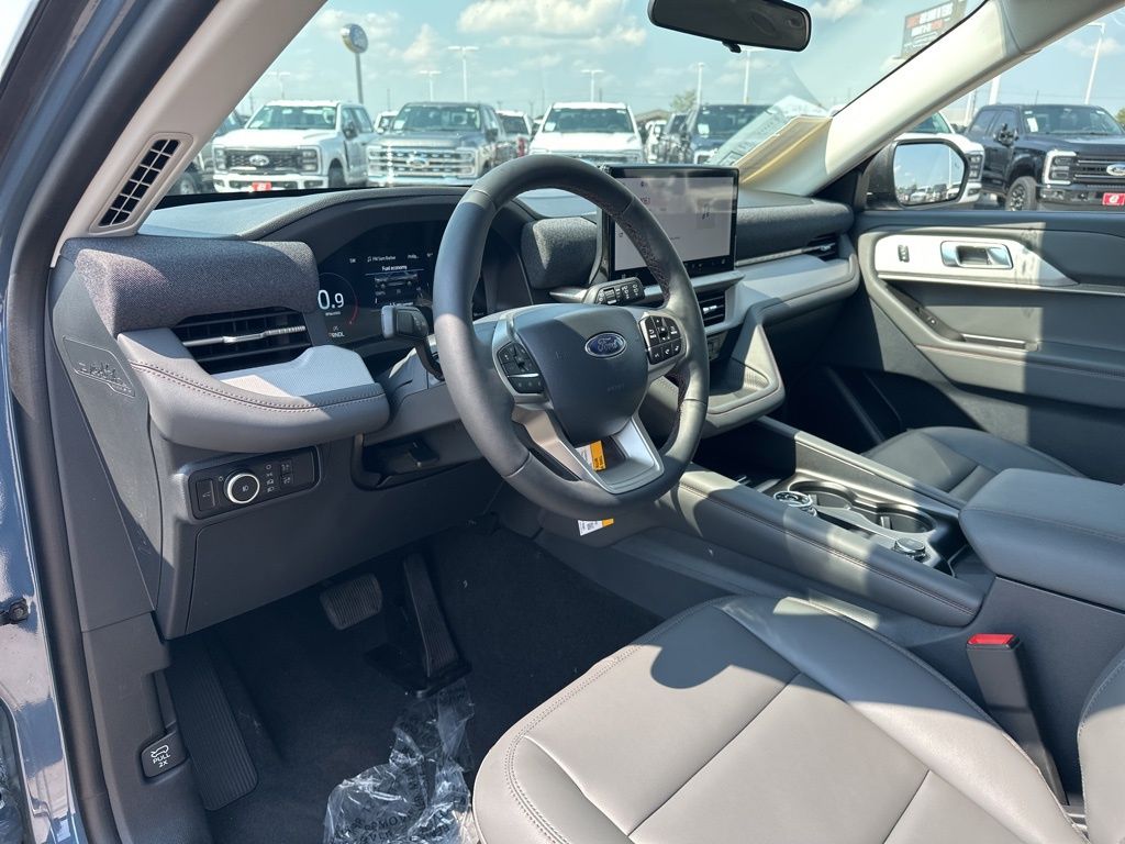 2025 Ford Explorer photo 11