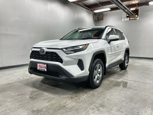 2025 Toyota RAV4 XLE's photo