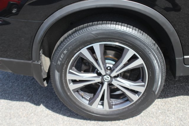 2019 Nissan Rogue SV photo 32