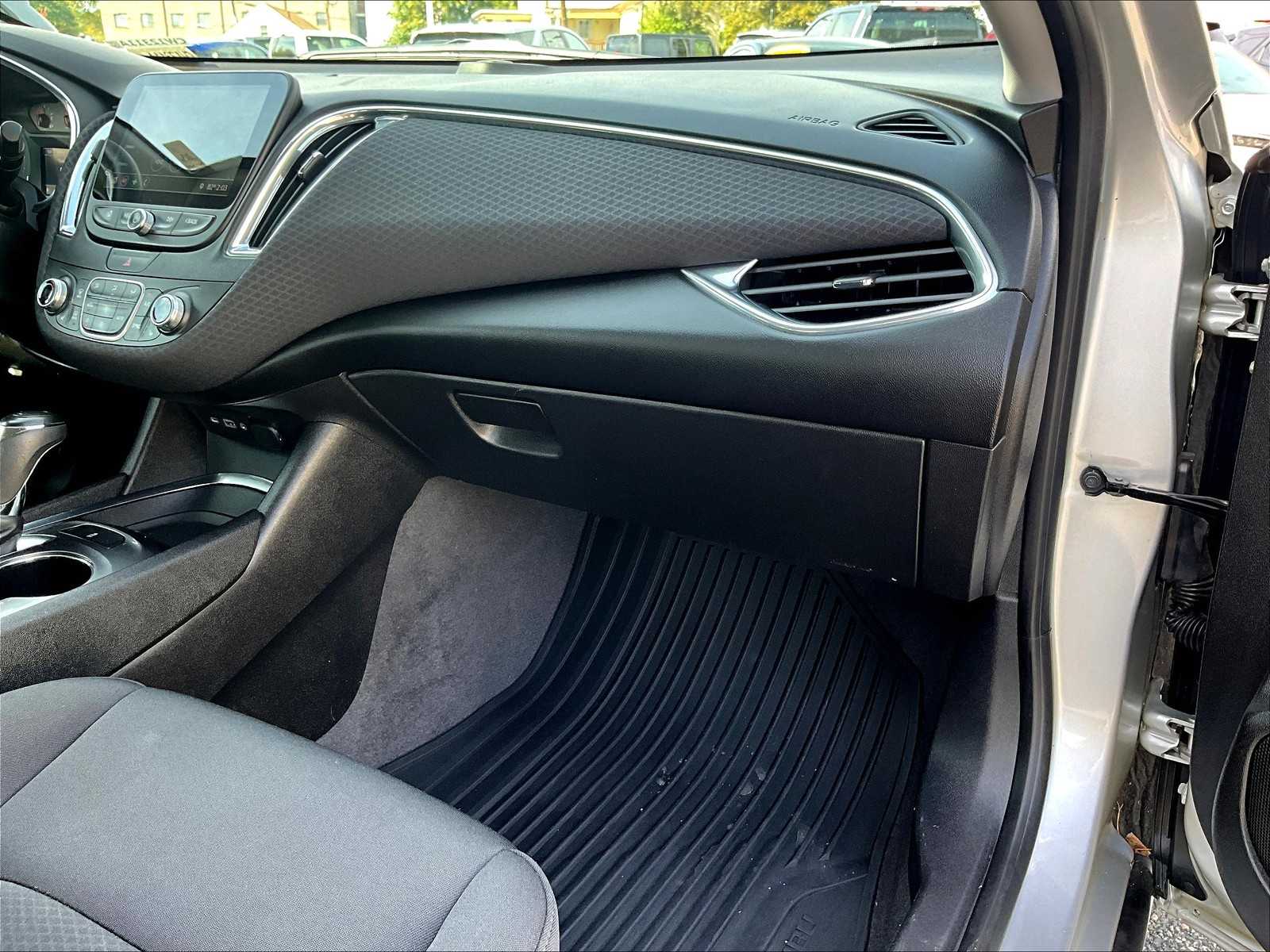 2019 Chevrolet Malibu 1LT photo 13
