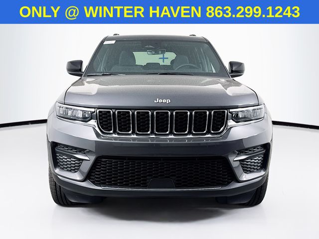 2025 Jeep Grand Cherokee Laredo photo 2