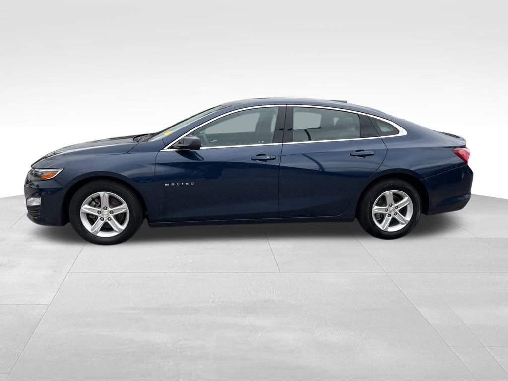 2022 Chevrolet Malibu 1LT photo 2