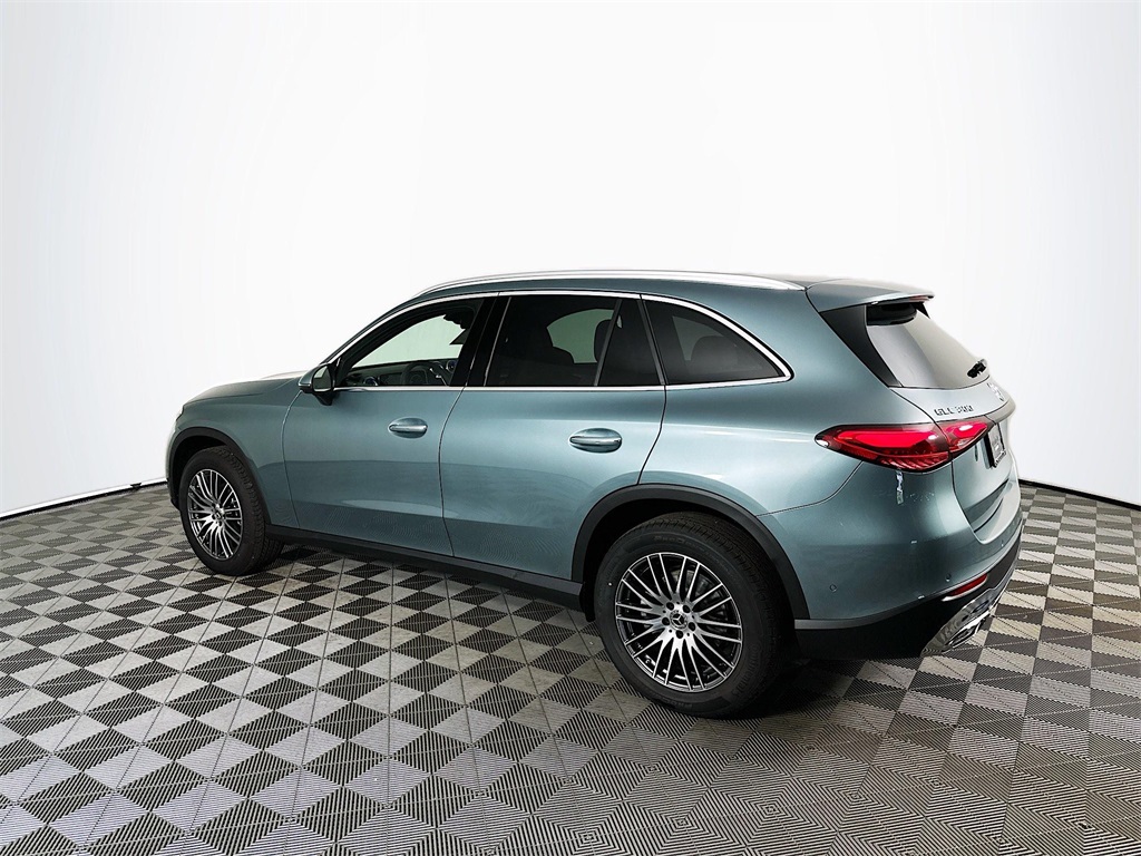 2026 Mercedes Benz GLC 300 4MATIC photo 3