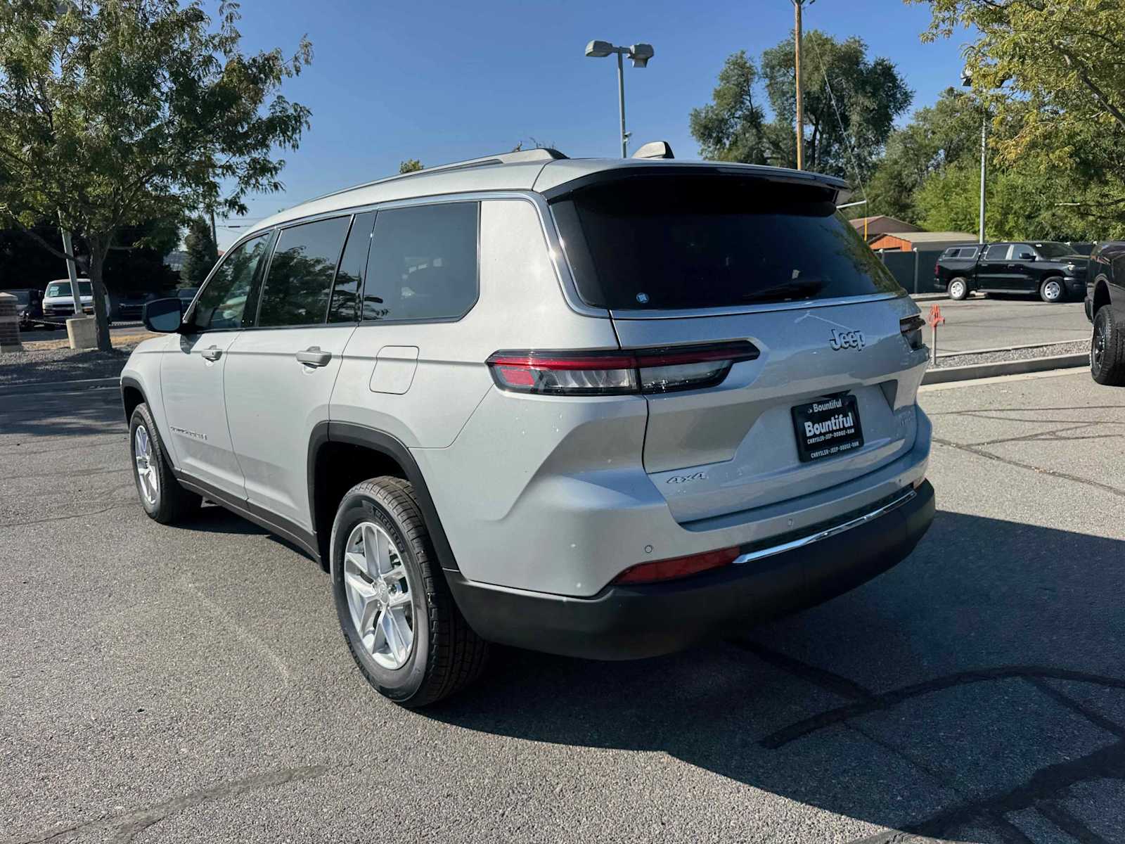 2025 Jeep Grand Cherokee Laredo X photo 2